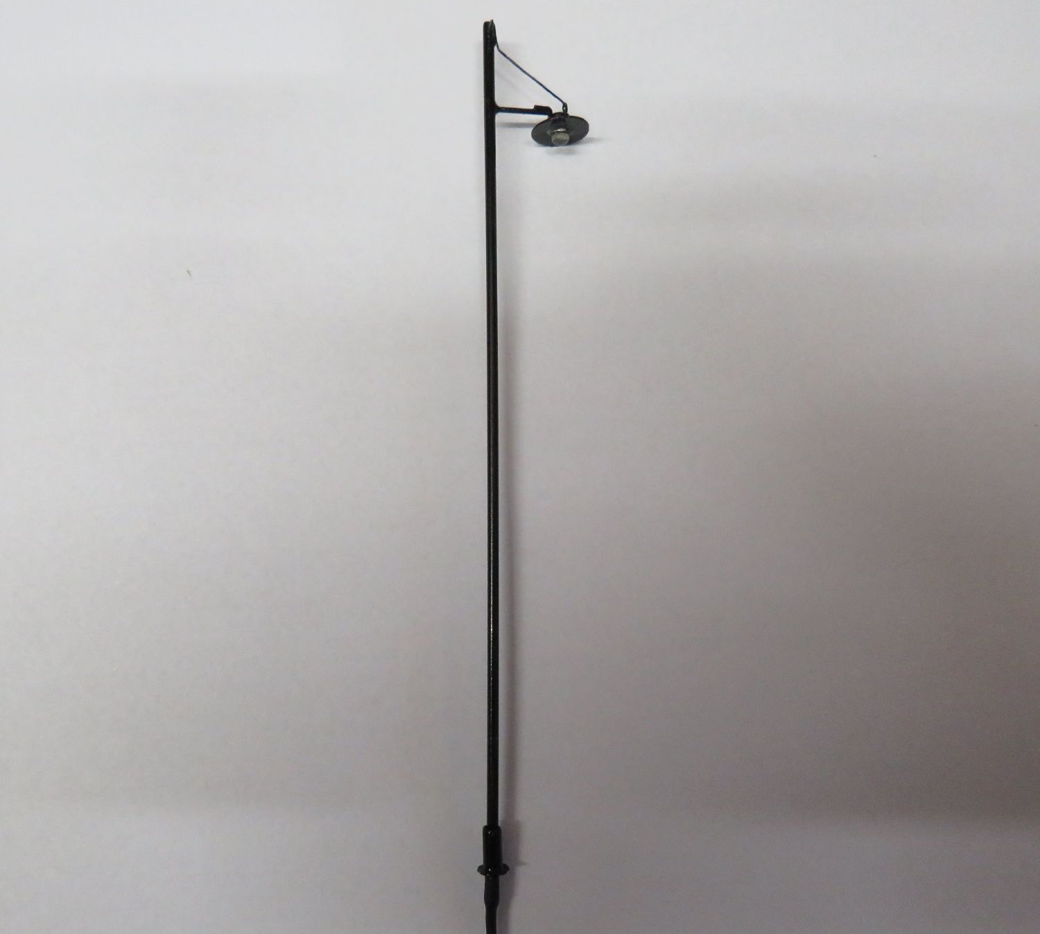 Item code R7 - O Scale Lamppost/Yard Light - Pack of 2
